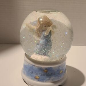 Angel Snow Globe "Joy To The World"